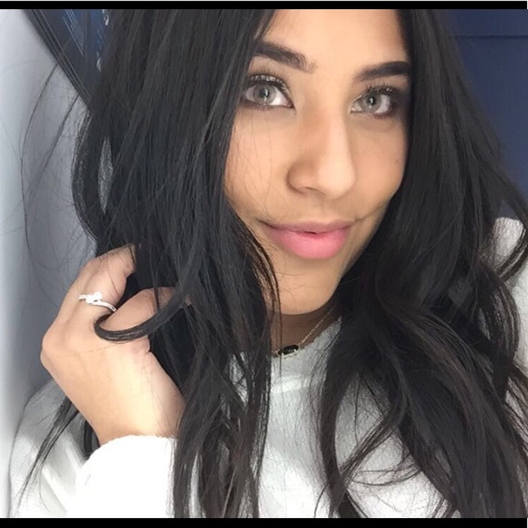 Meet your Posher, Itzel - Picture 2 of 2